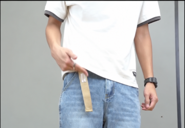 Light blue slim-fit casual denim jeans