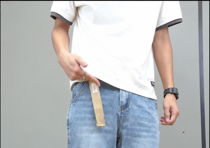 Light blue slim-fit casual denim jeans