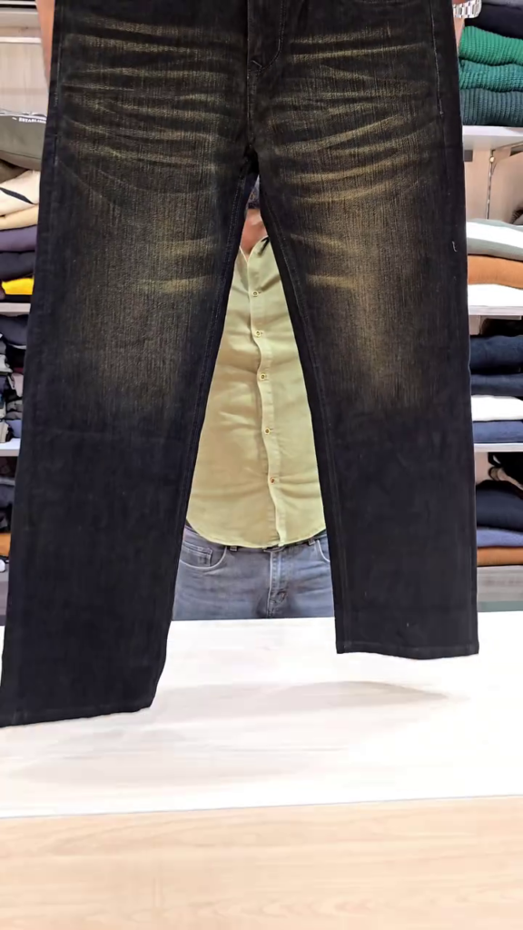 Straight-leg rigid cotton jeans with a regular fit